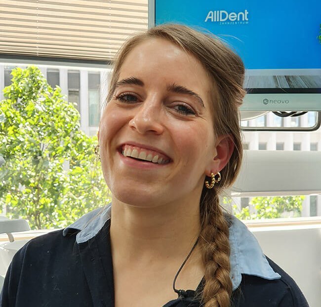 Patientin Genau mein Fall lächelt in die Kamera