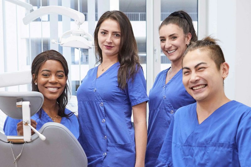 PZR-Team München im Behandlungszimmer